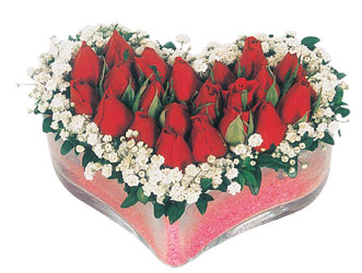  Giresun hediye sevgilime hediye çiçek  mika kalpte kirmizi güller 9 