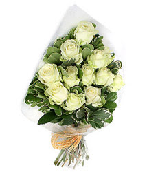  Giresun online çiçek gönderme sipariş  12 li beyaz gül buketi.