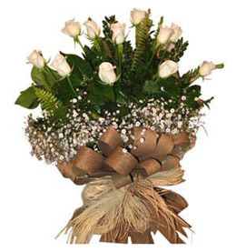  Giresun hediye sevgilime hediye çiçek  9 adet beyaz gül buketi
