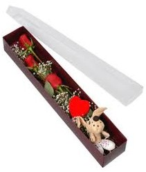 kutu içerisinde 3 adet gül ve oyuncak  Giresun çiçekçi telefonları 