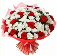 11 adet kırmızı gül ve beyaz kır çiçeği  Giresun online çiçekçi , çiçek siparişi 